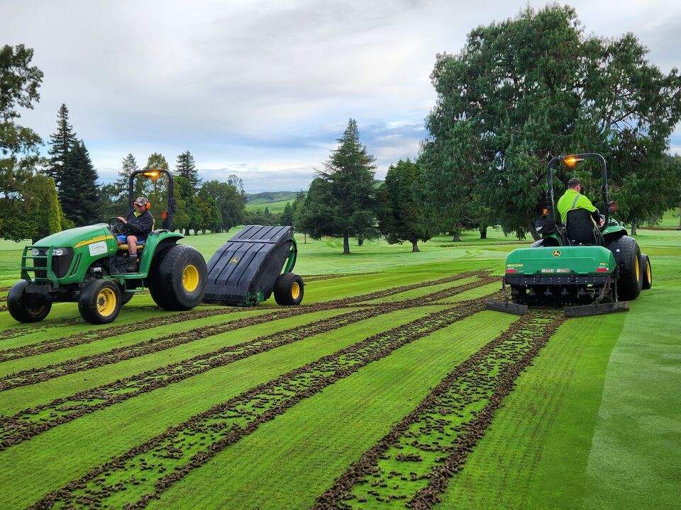 Fertilising Turf
